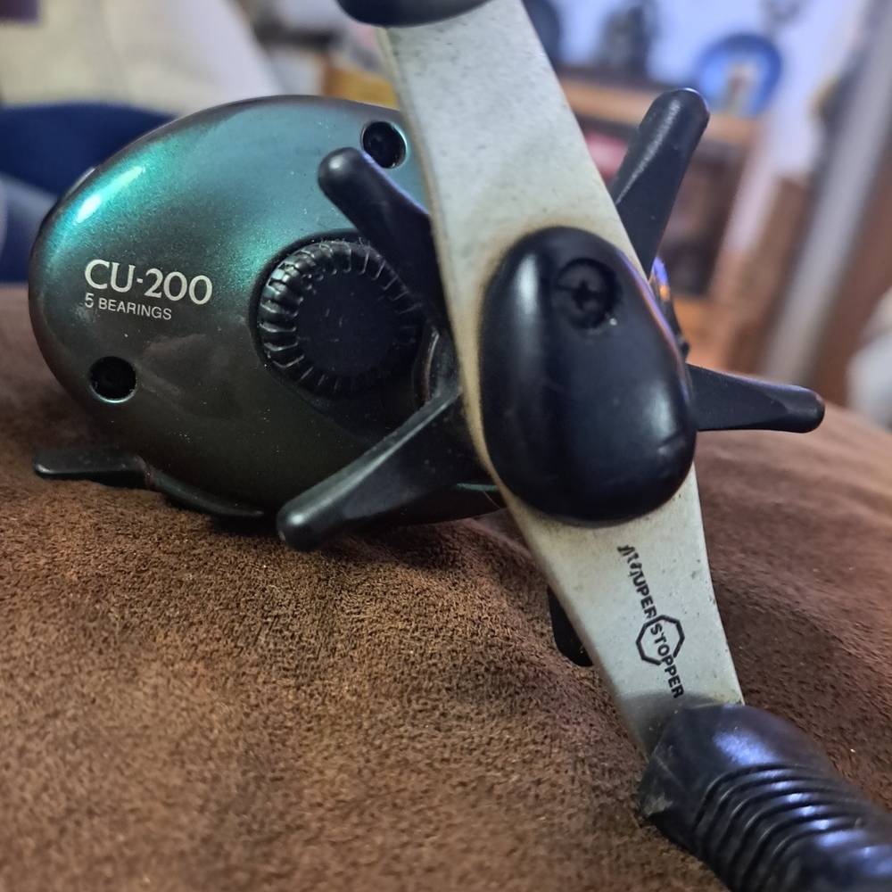 Shimano CU-200 Fishing Reel